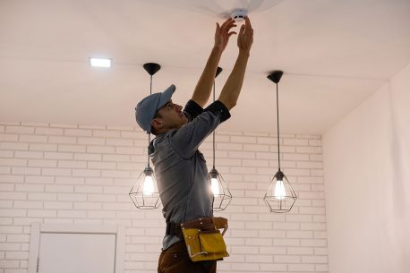 installing smoke detector